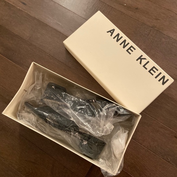 Anne Klein black suede mules size 7 - Picture 4 of 7